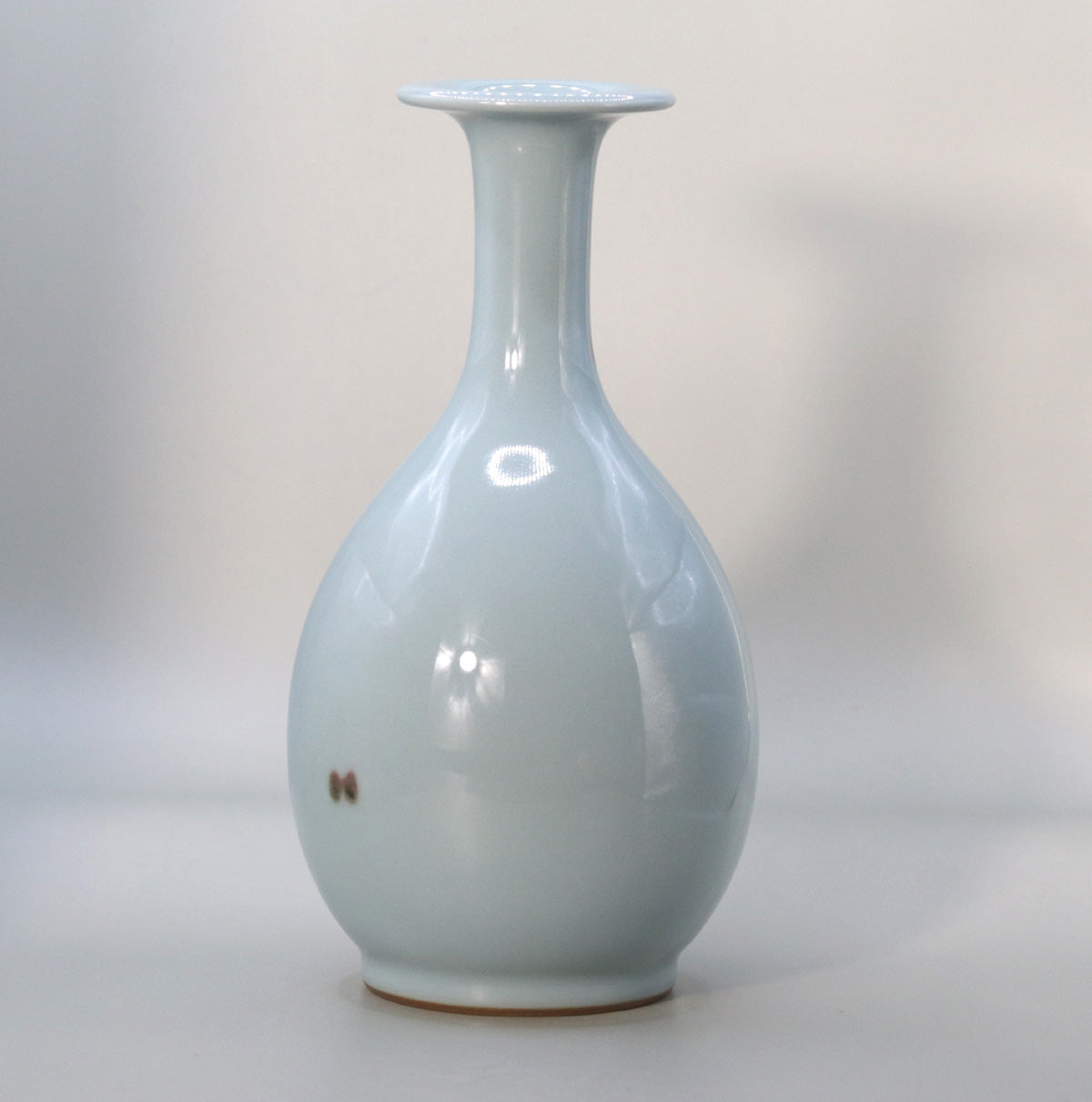 Flying blue porcelain flower vase (medium) Suwa Sozan