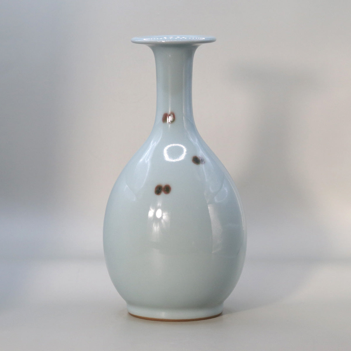 Flying blue porcelain flower vase (medium) Suwa Sozan