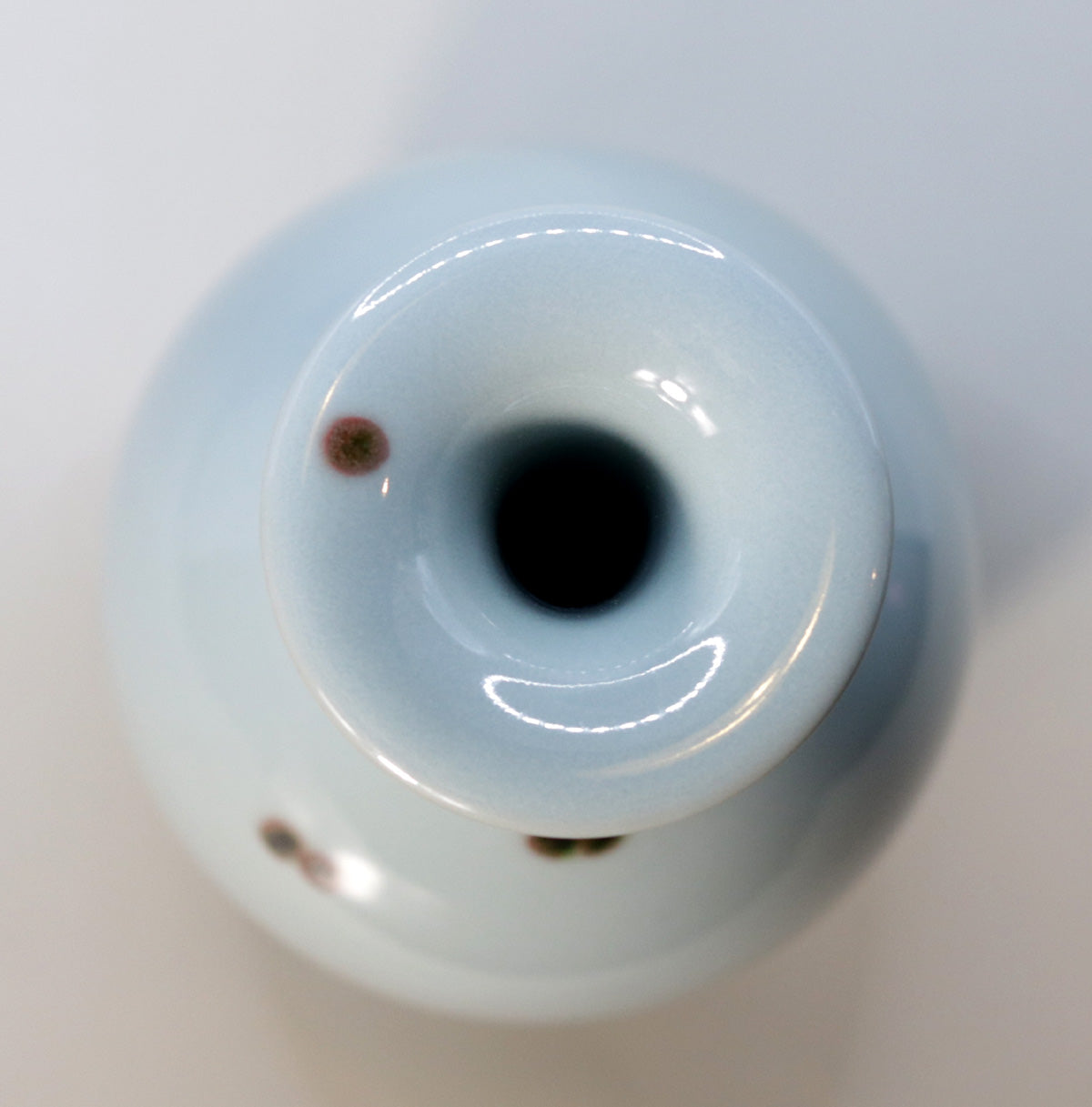 Flying blue porcelain flower vase (medium) Suwa Sozan