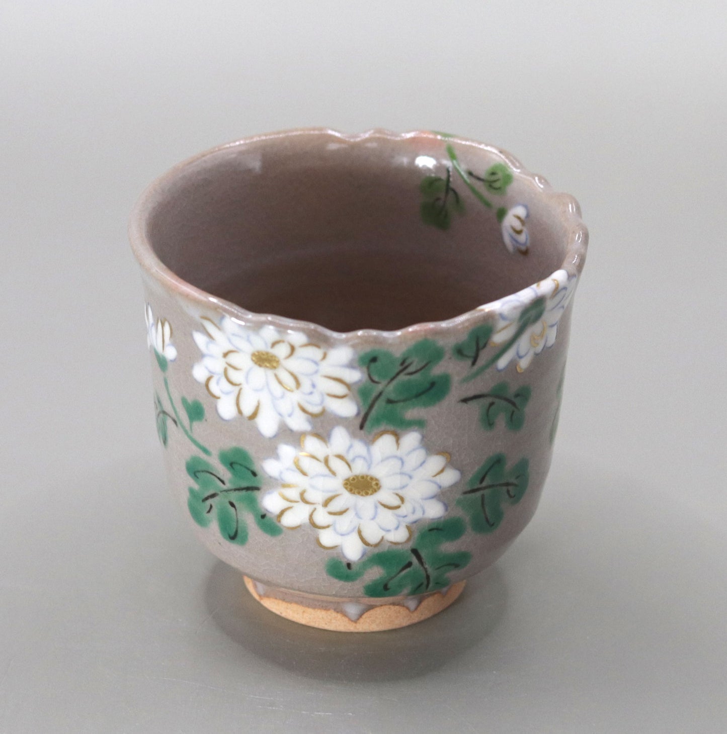 Kenzan's Chrysanthemum-painted Sake Cup by Kosai Miyagawa