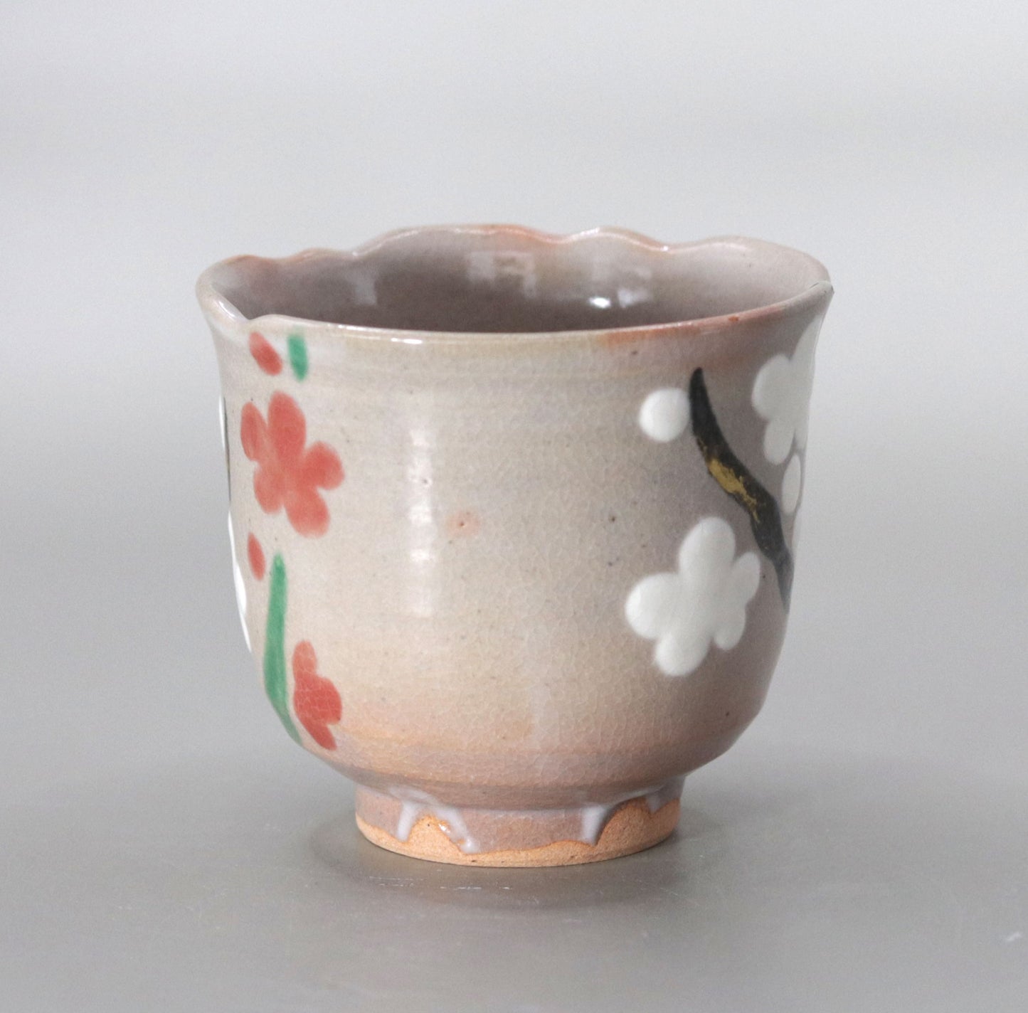 Kenzan's spear-pictured plum wine cup by Kosai Miyagawa