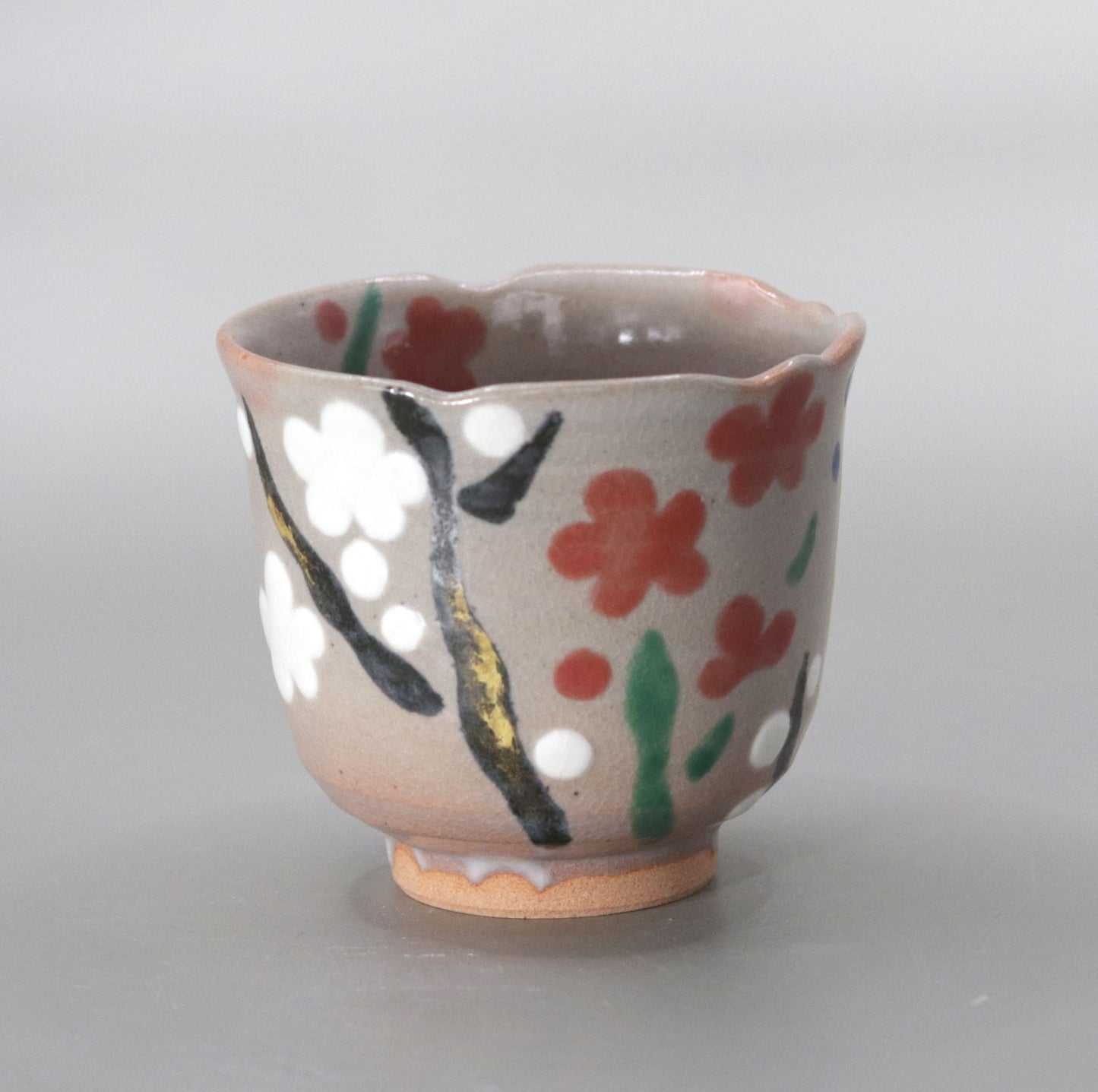 Kenzan's spear-pictured plum wine cup by Kosai Miyagawa