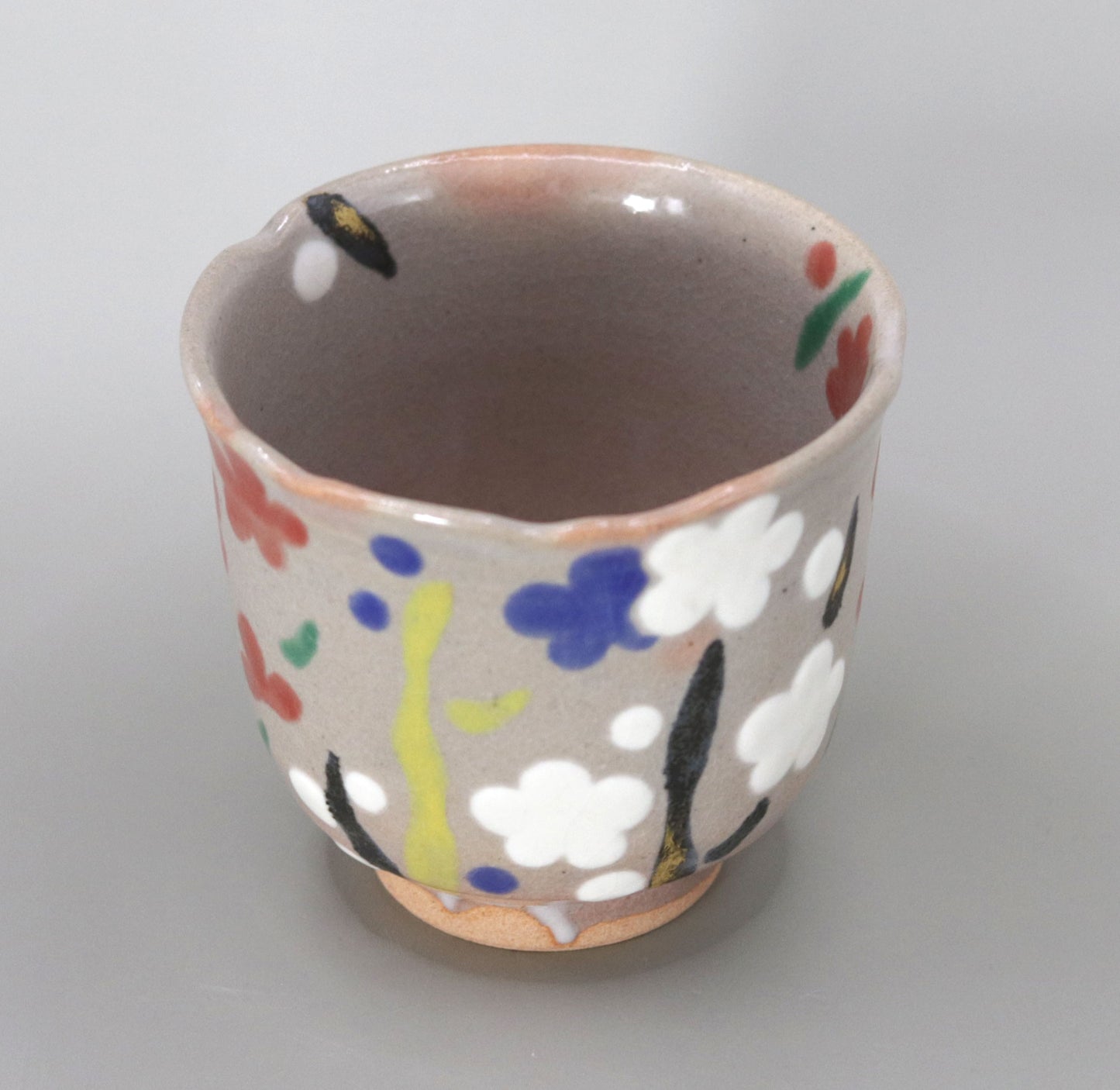 Kenzan's spear-pictured plum wine cup by Kosai Miyagawa