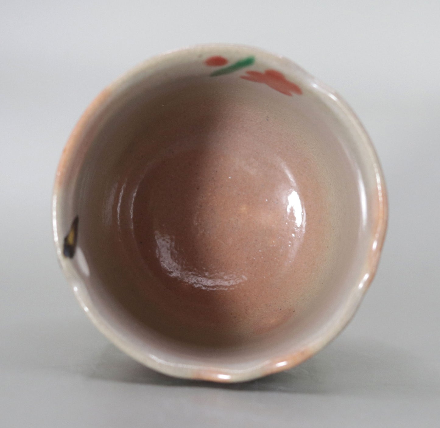 Kenzan's spear-pictured plum wine cup by Kosai Miyagawa
