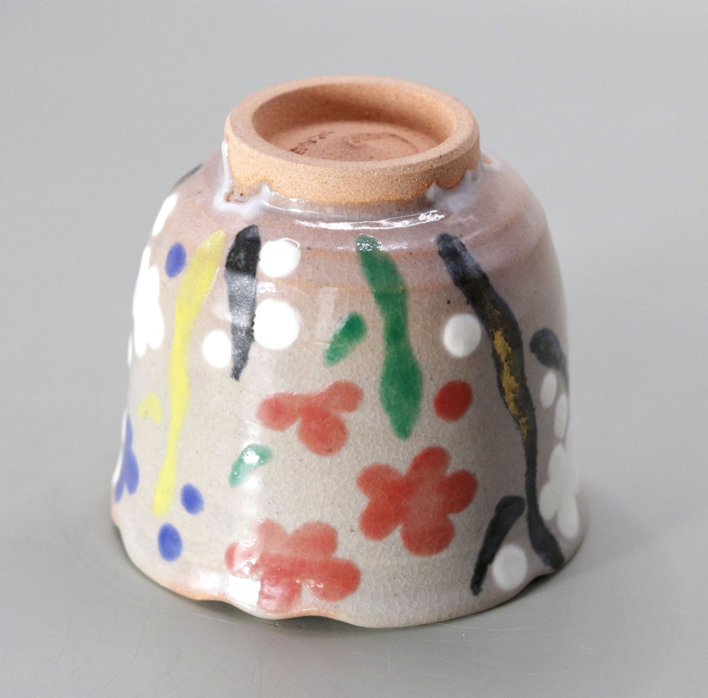 Kenzan's spear-pictured plum wine cup by Kosai Miyagawa