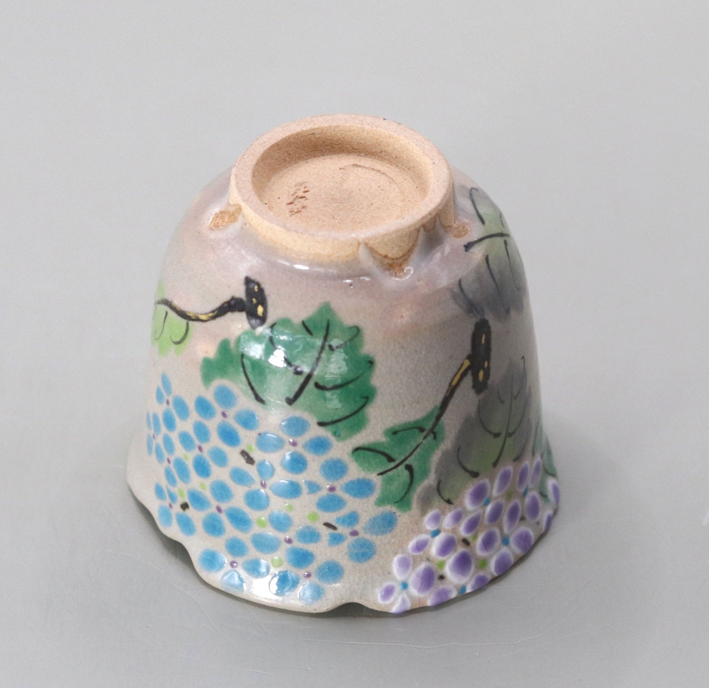Kenzan's Sake Cup with a Picture of Shiba Hydrangea by Kousai Miyagawa