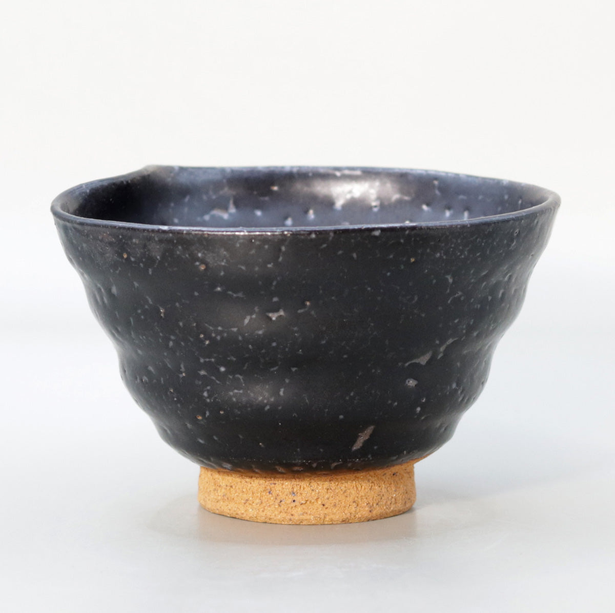 Black glaze Yugetsu tea bowl by Suwa Sozan