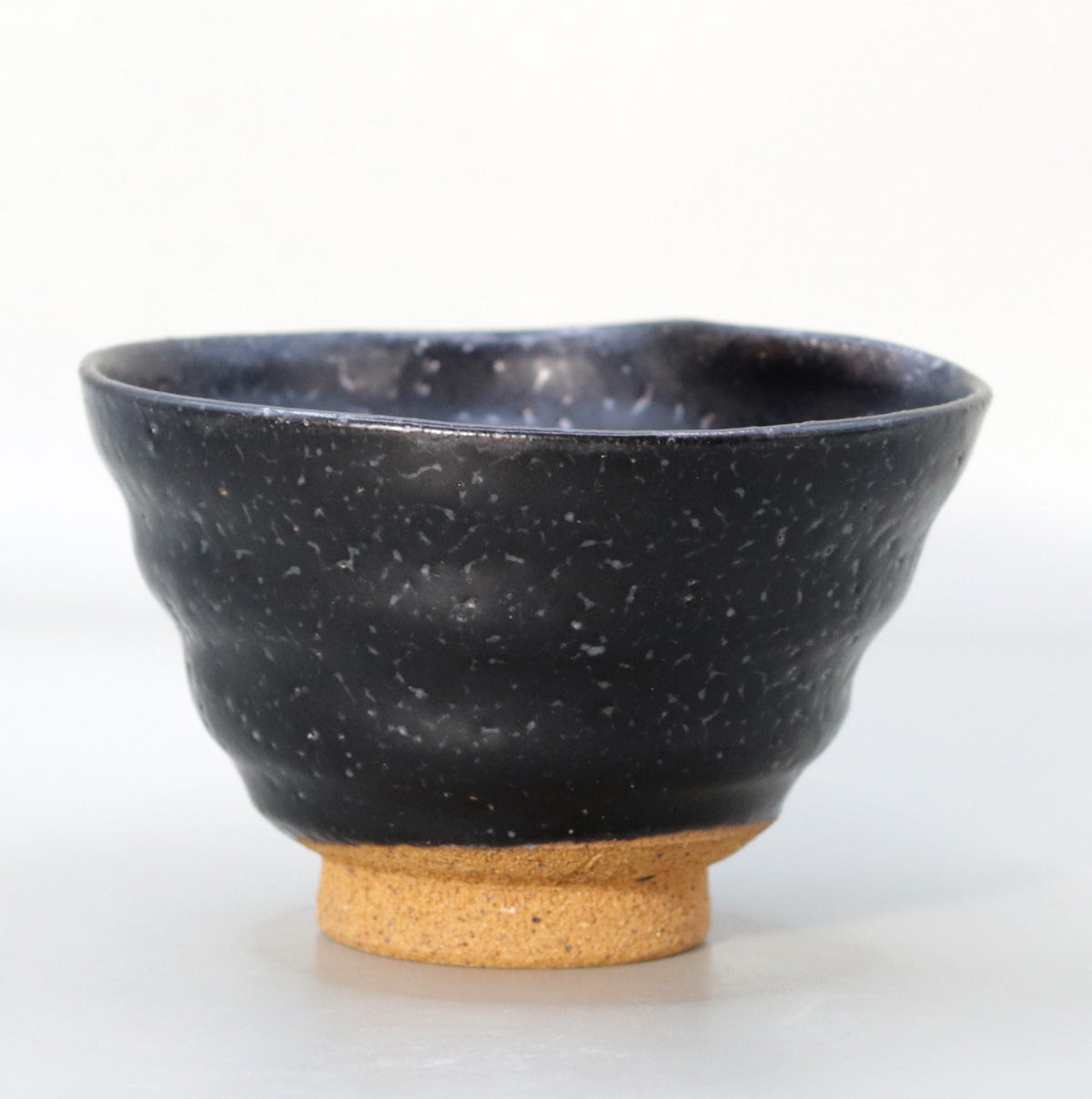 Black glaze Yugetsu tea bowl by Suwa Sozan