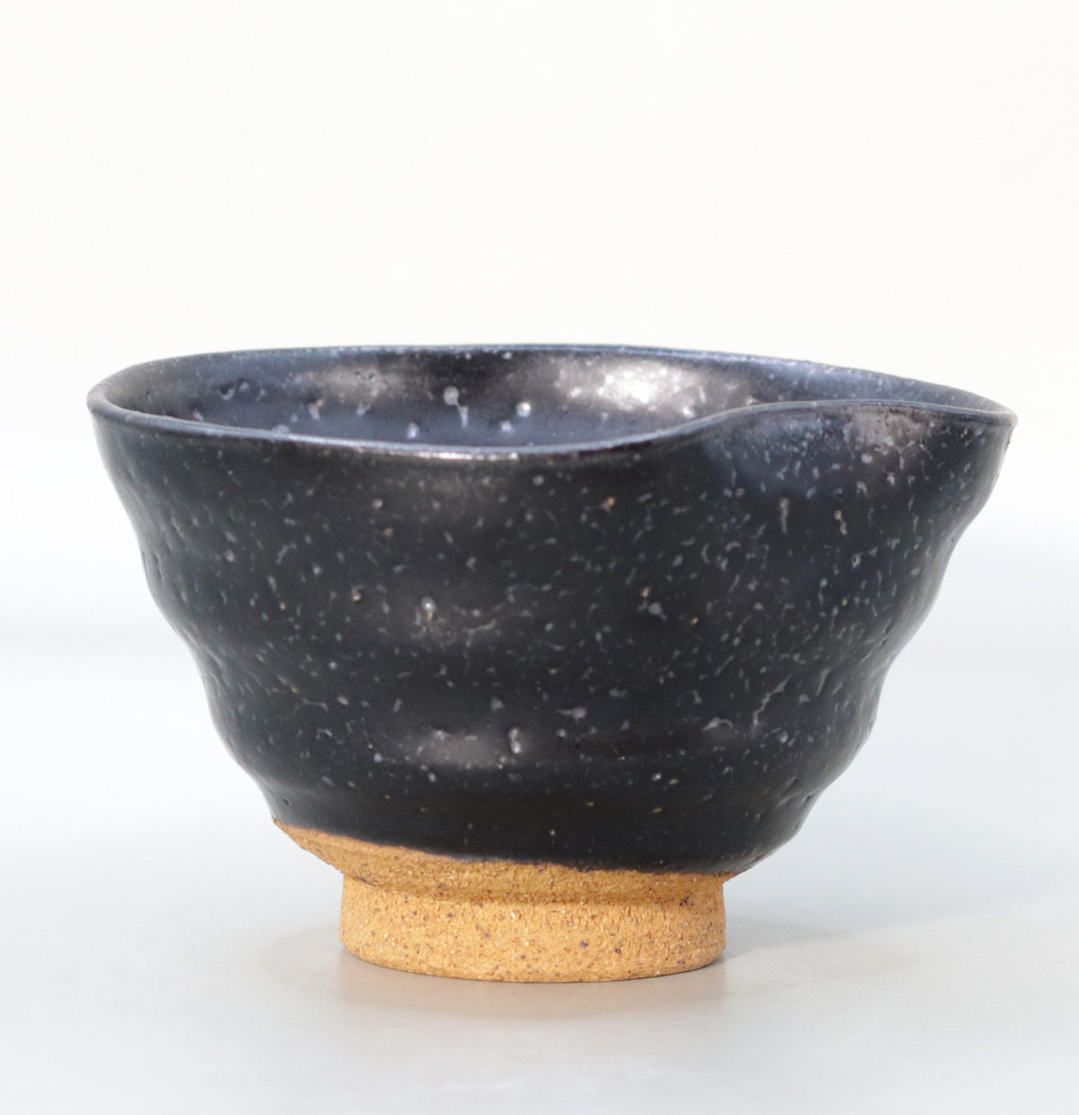 Black glaze Yugetsu tea bowl by Suwa Sozan