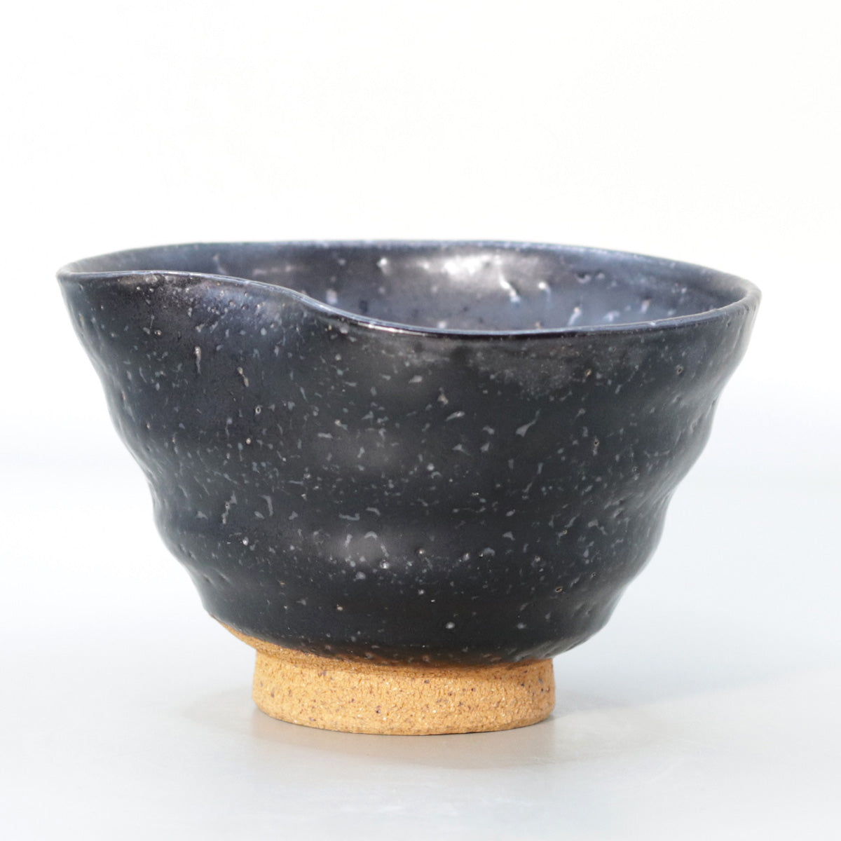 Black glaze Yugetsu tea bowl by Suwa Sozan