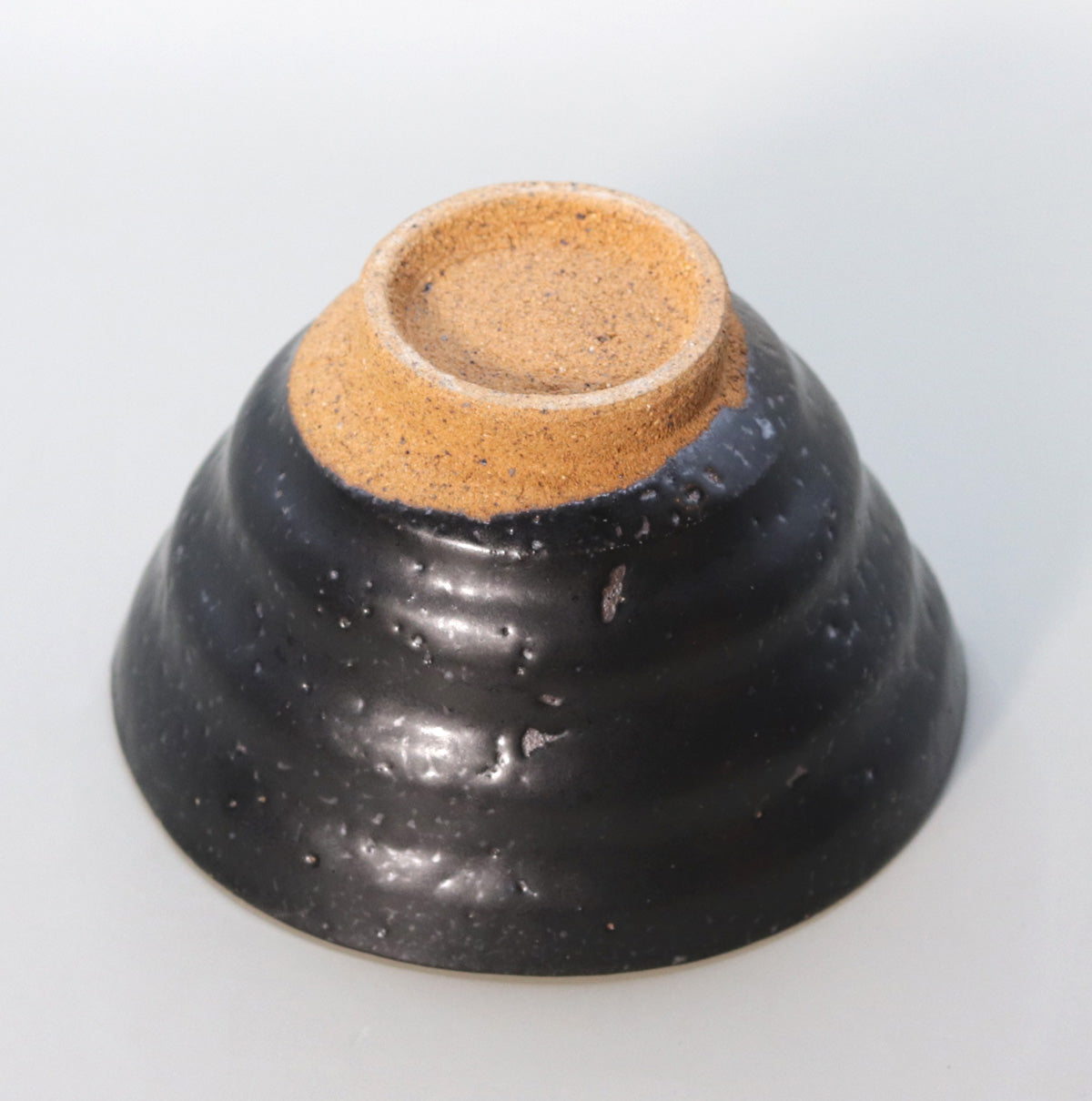Black glaze Yugetsu tea bowl by Suwa Sozan