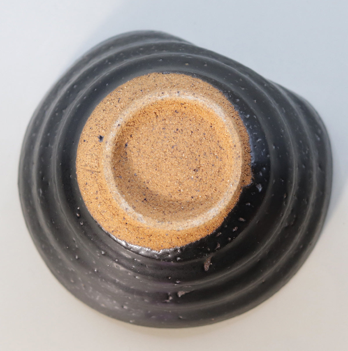 Black glaze Yugetsu tea bowl by Suwa Sozan