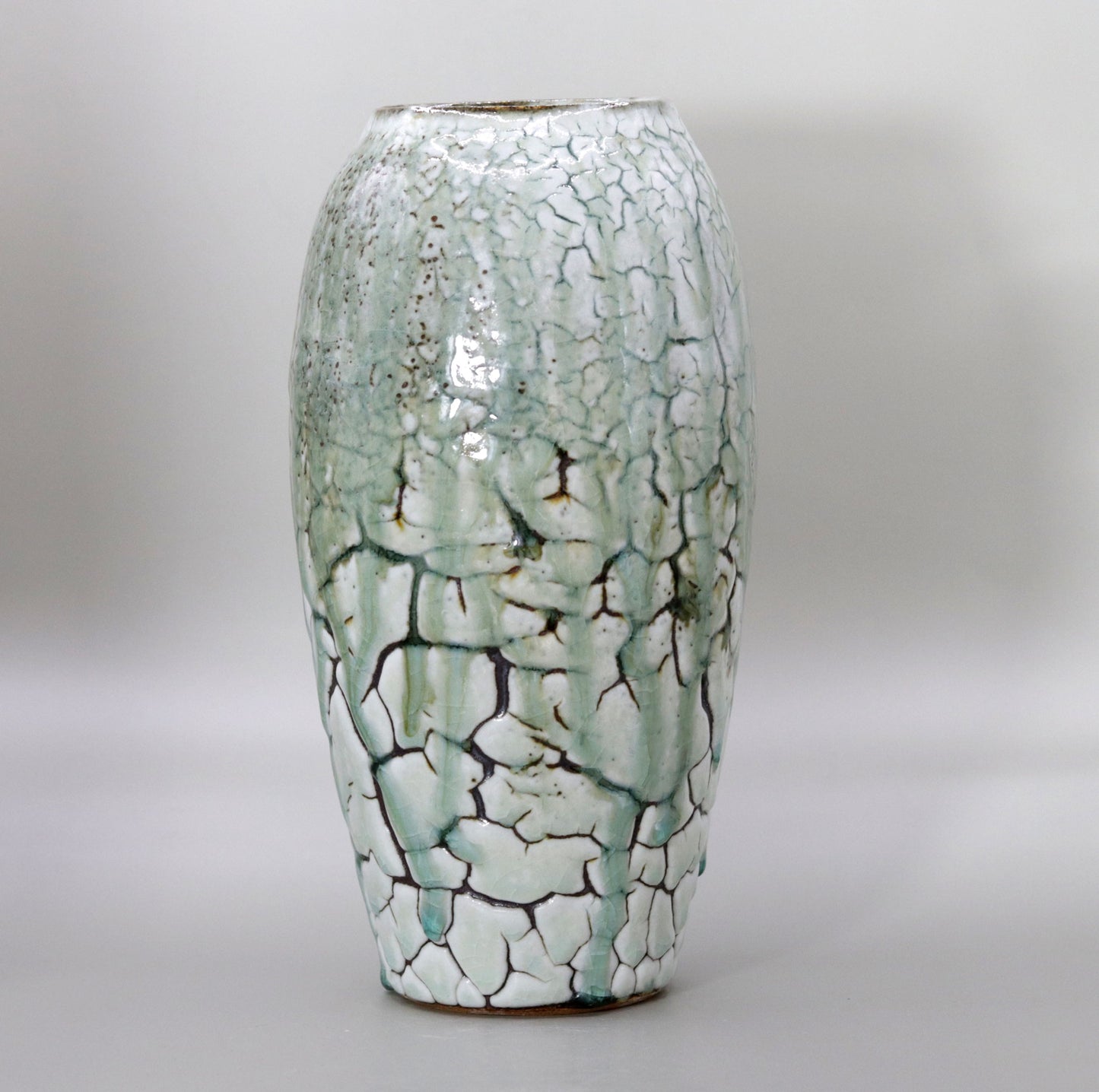 Ash-glazed vase by Yotaro Takemura