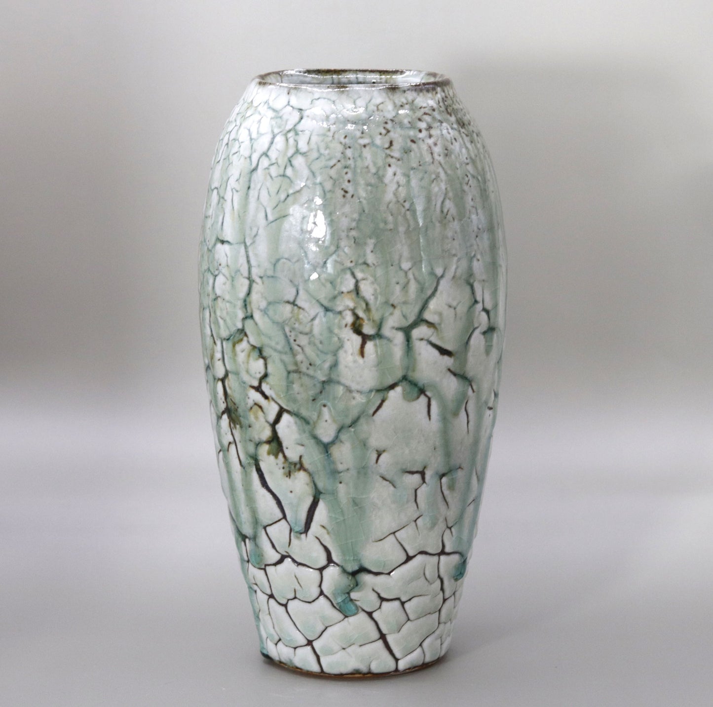 Ash-glazed vase by Yotaro Takemura