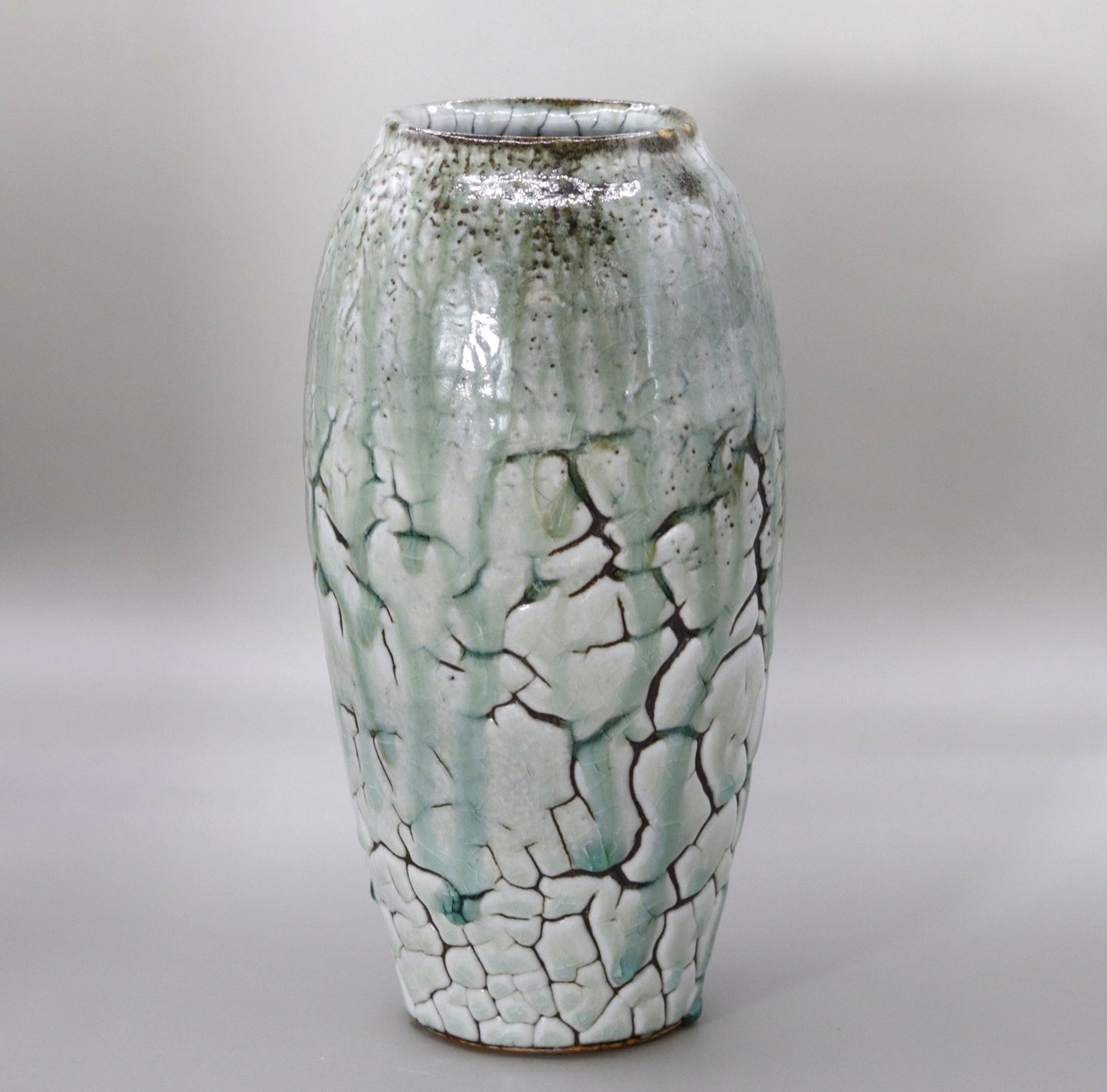 Ash-glazed vase by Yotaro Takemura