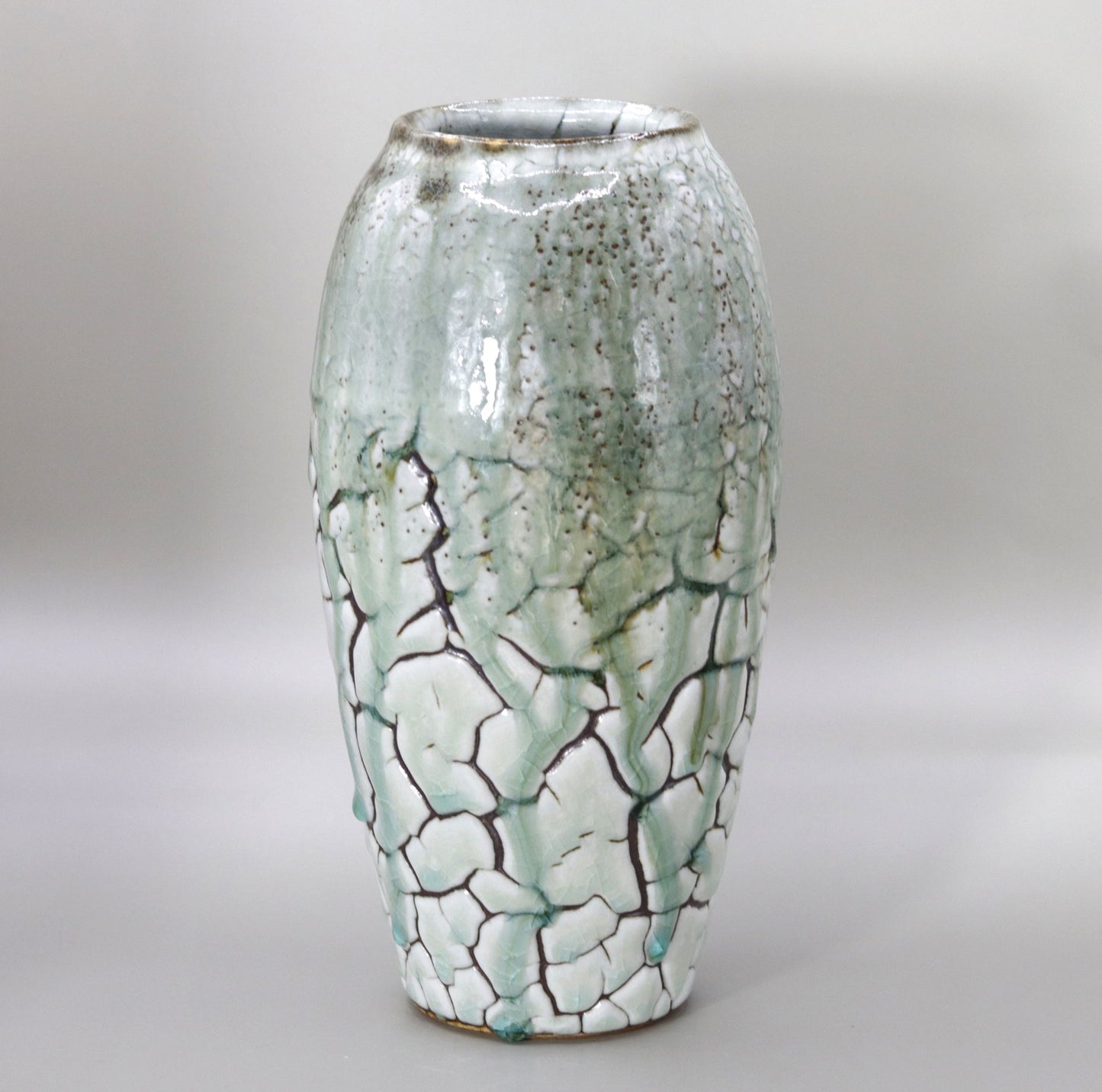 Ash-glazed vase by Yotaro Takemura