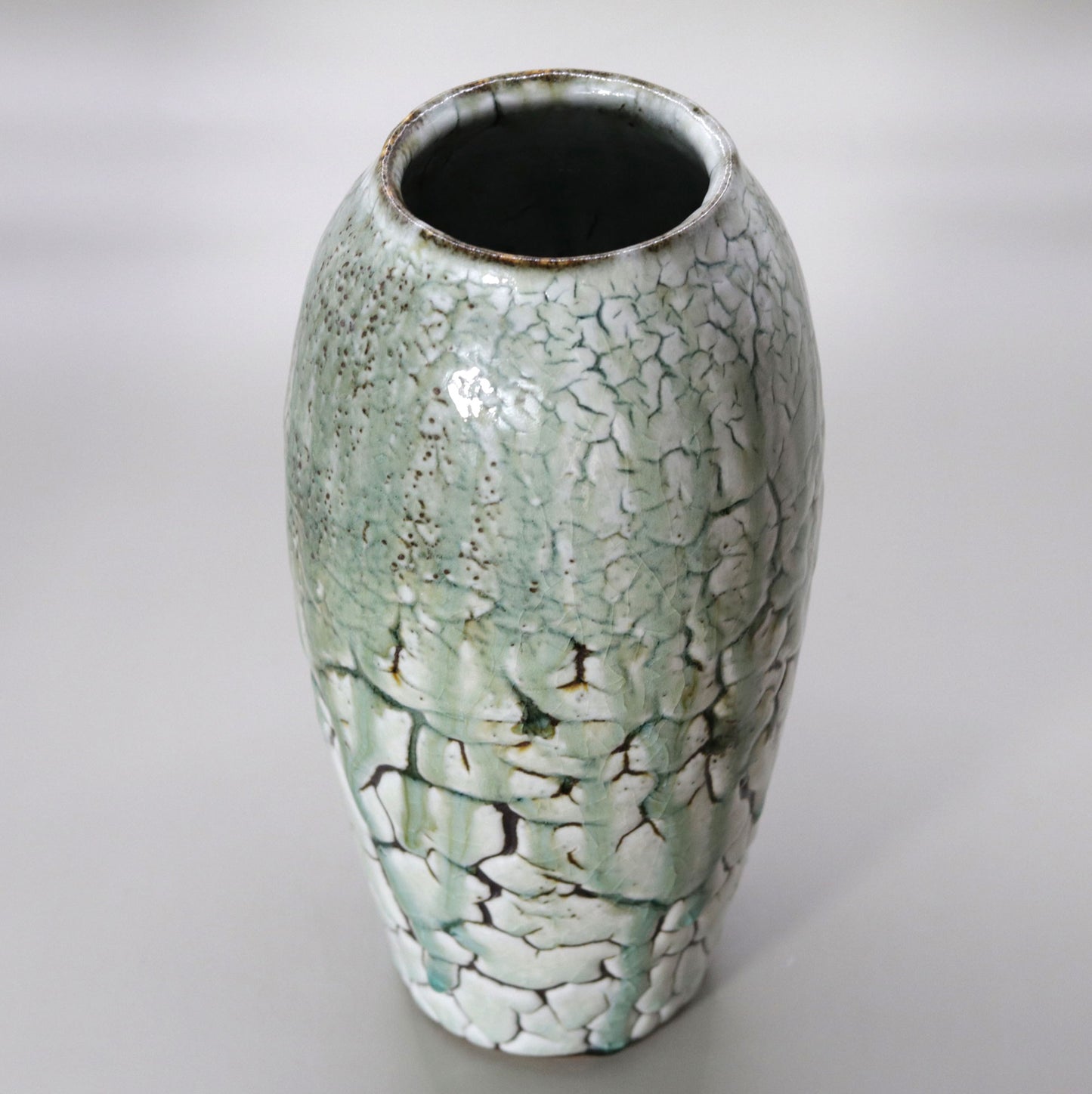 Ash-glazed vase by Yotaro Takemura