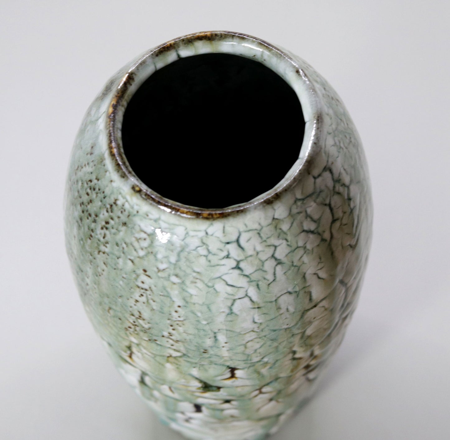 Ash-glazed vase by Yotaro Takemura