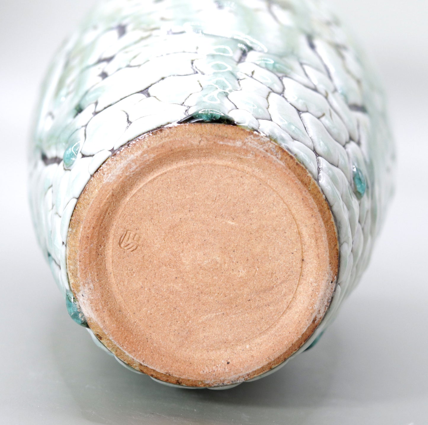 Ash-glazed vase by Yotaro Takemura
