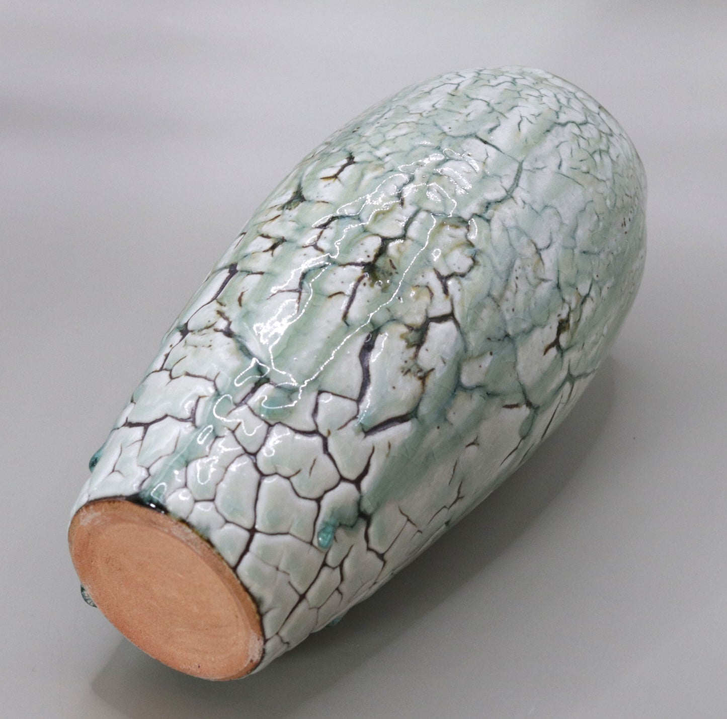 Ash-glazed vase by Yotaro Takemura