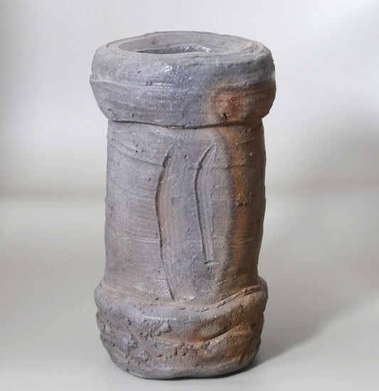 Magnetic vase by Nishihata Tadashi