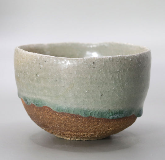 灰釉茶盌 藤平伸