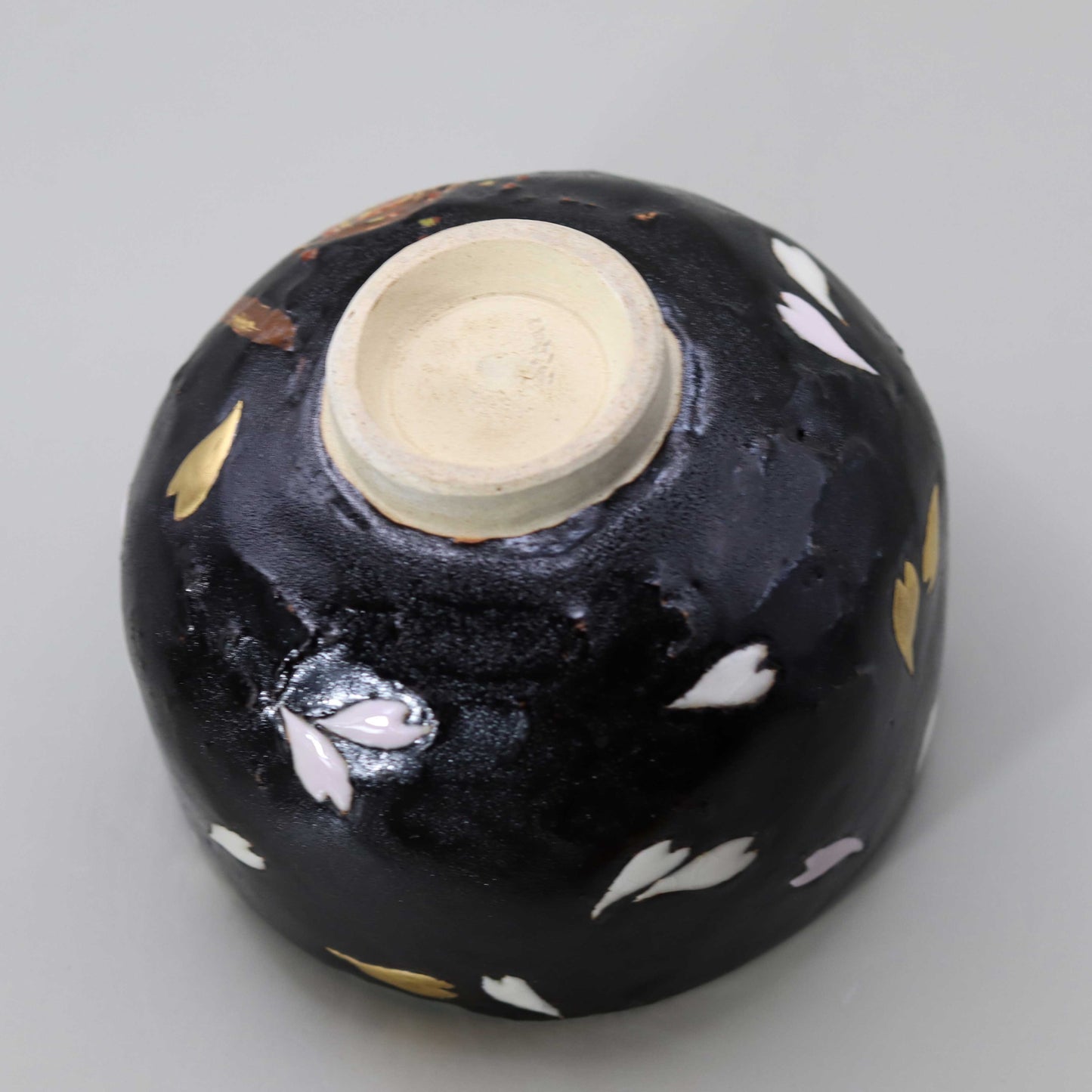 9 Black glaze hand-made tea bowl with bonfire design by Kosai Miyagawa