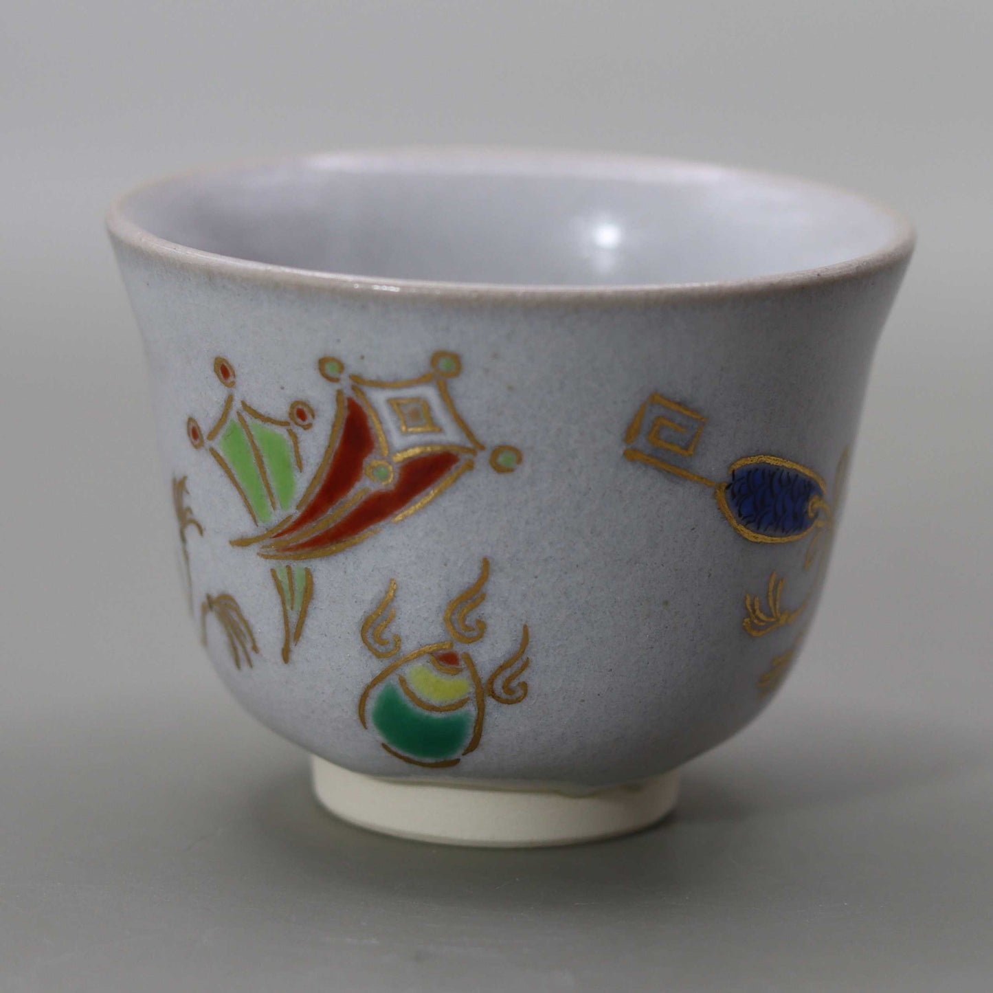 25 Straw Ash Glazed Treasure Cup by Kosai Miyagawa