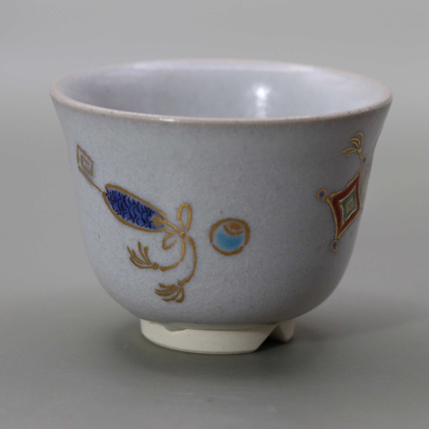 25 Straw Ash Glazed Treasure Cup by Kosai Miyagawa