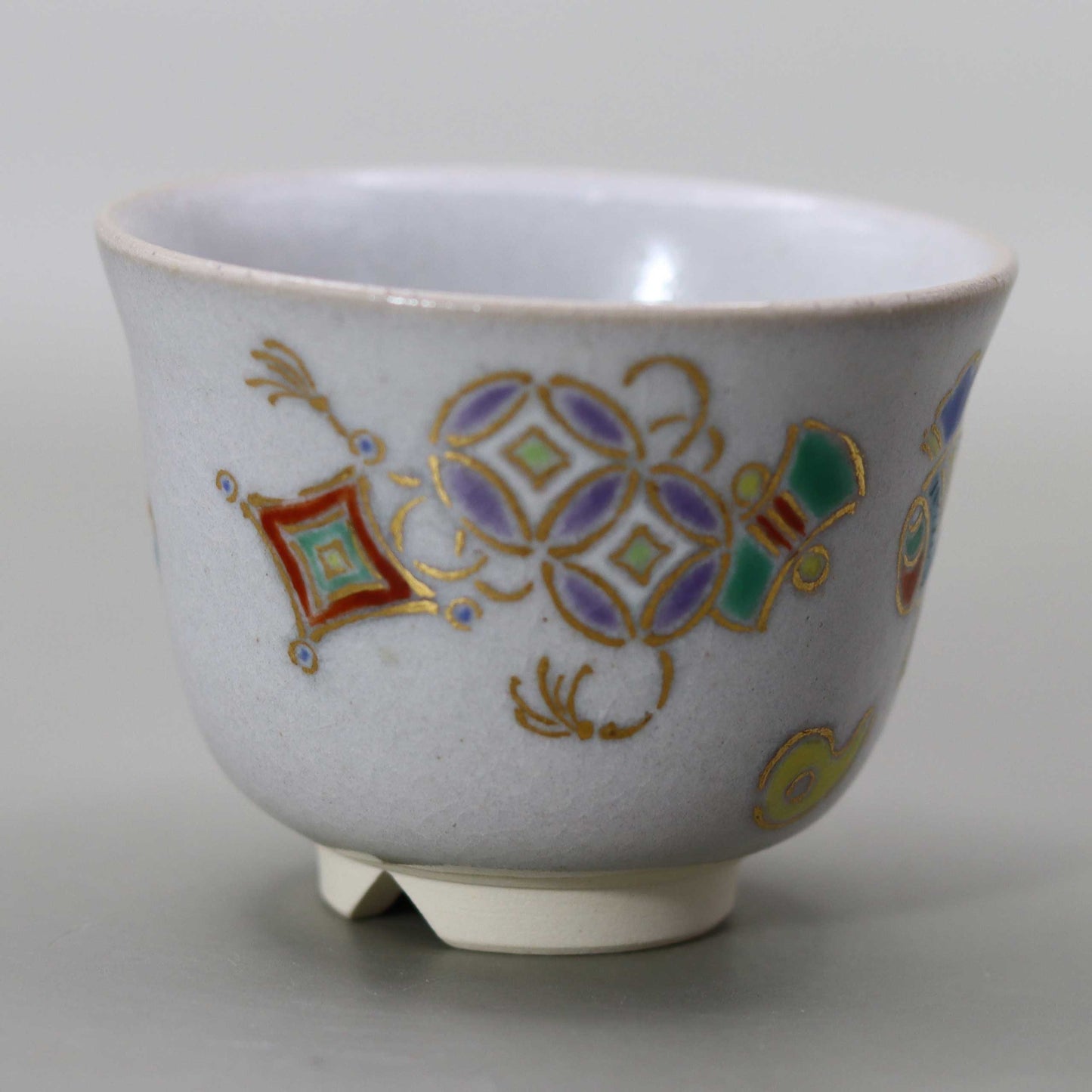 25 Straw Ash Glazed Treasure Cup by Kosai Miyagawa