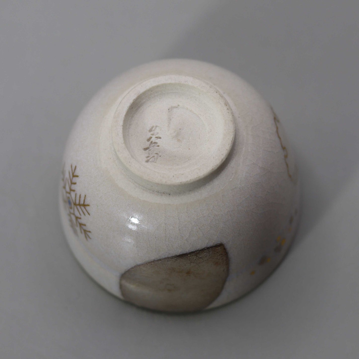 27 Straw ash glaze snow, moon and flowers cup by Kosai Miyagawa