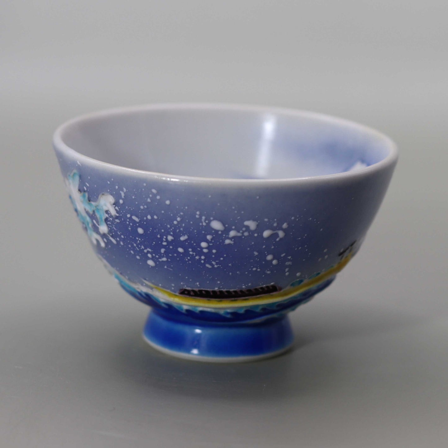 29 Blue and white Koshibori wave uranaka sake cup by Kosai Miyagawa