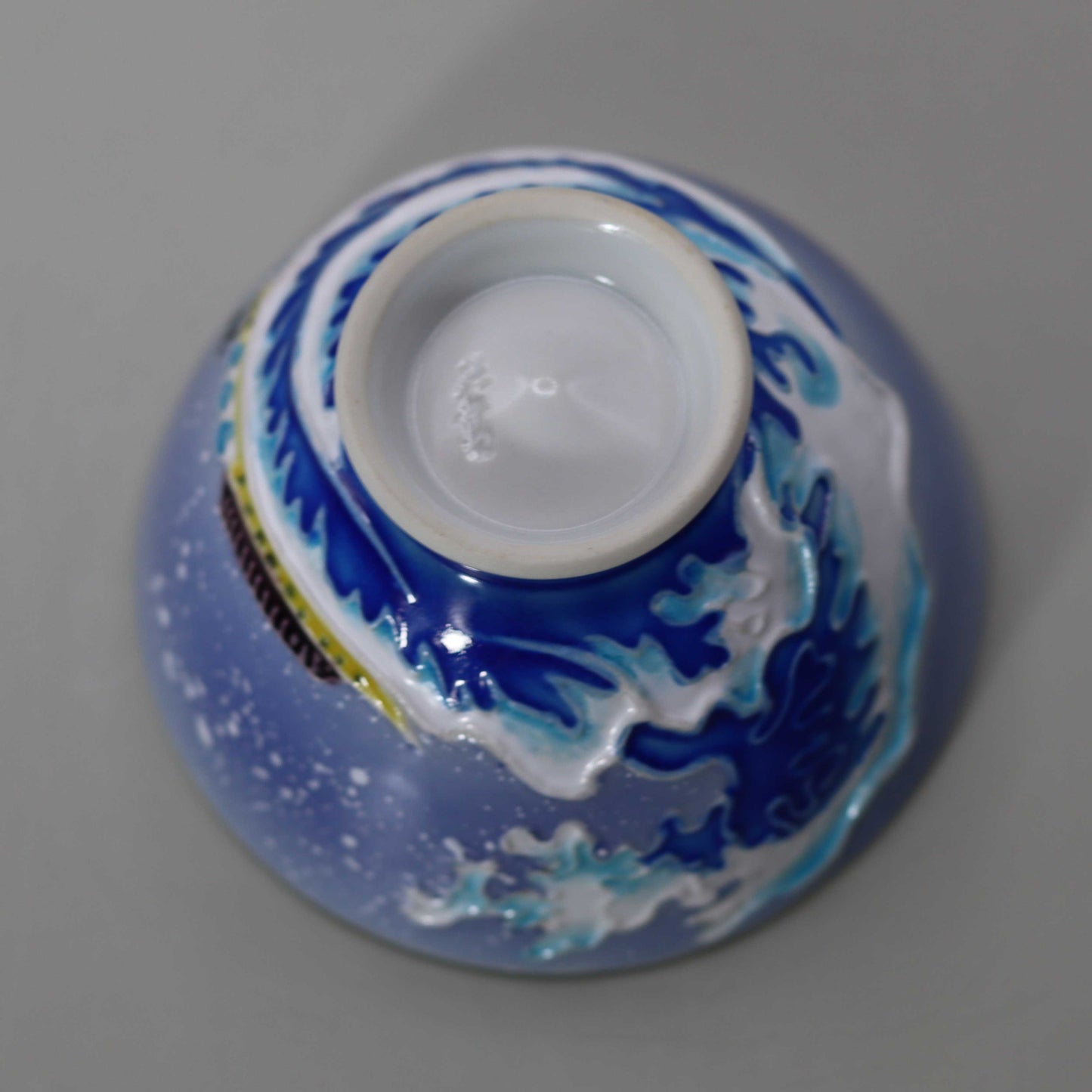 29 Blue and white Koshibori wave uranaka sake cup by Kosai Miyagawa