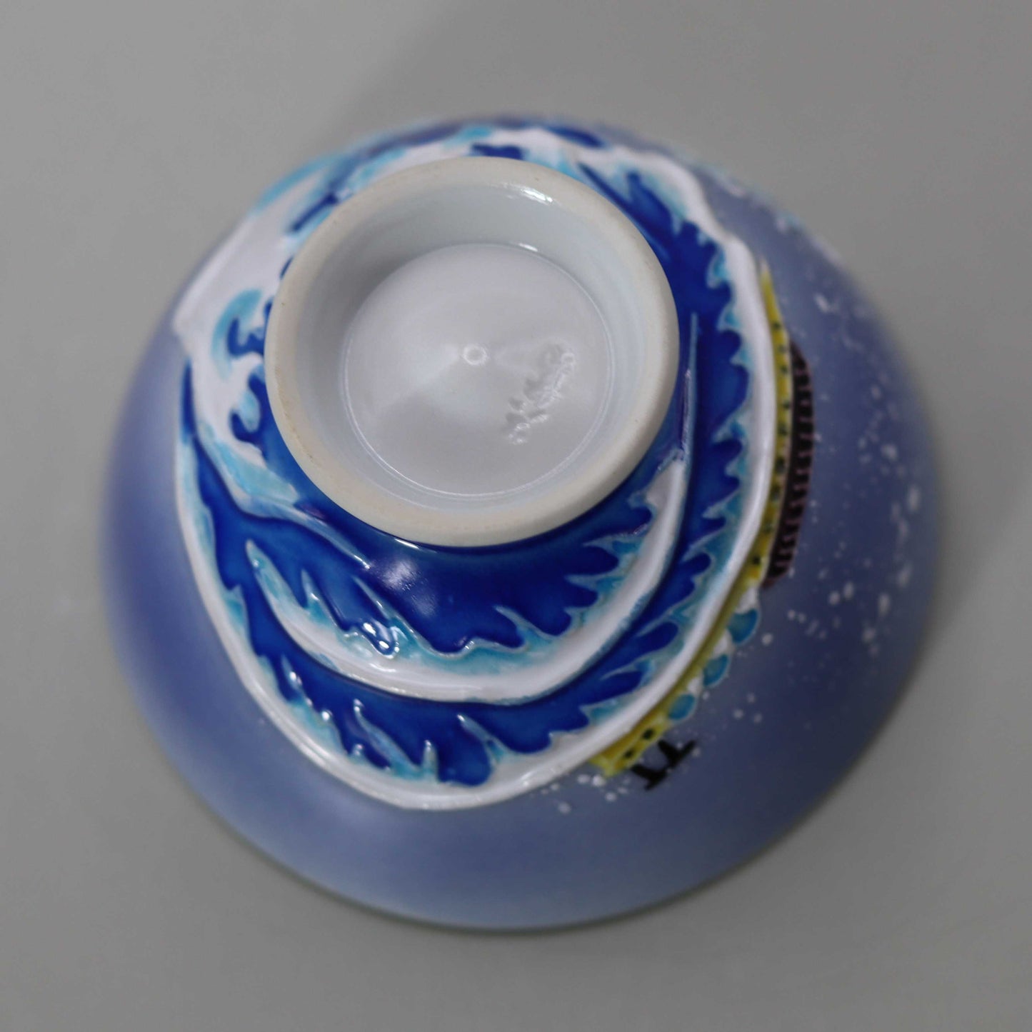 29 Blue and white Koshibori wave uranaka sake cup by Kosai Miyagawa