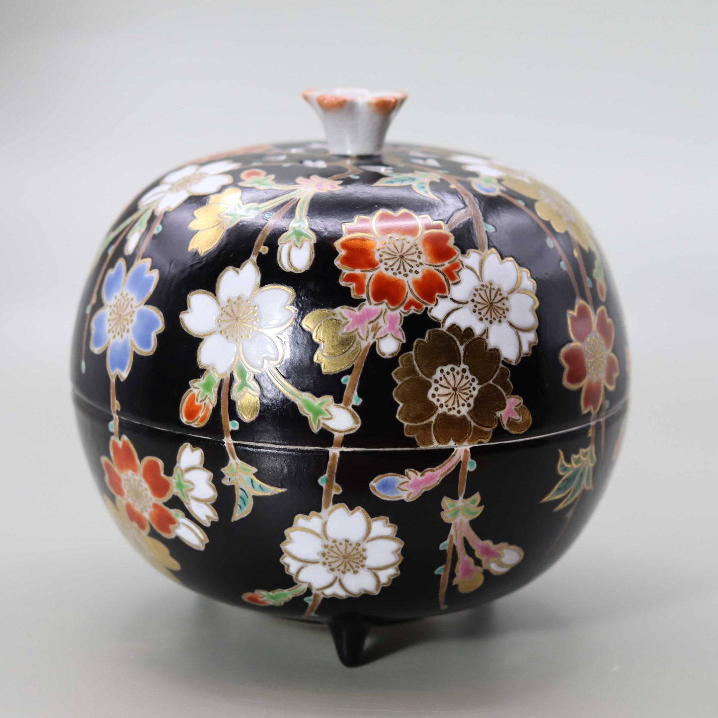 34-color cloisonné incense burner by Miyagawa Kosai