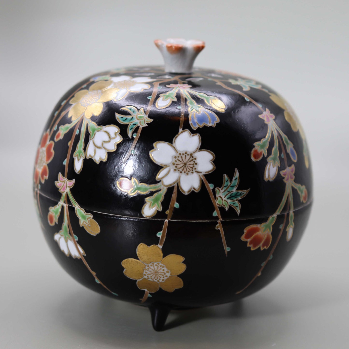 34-color cloisonné incense burner by Miyagawa Kosai