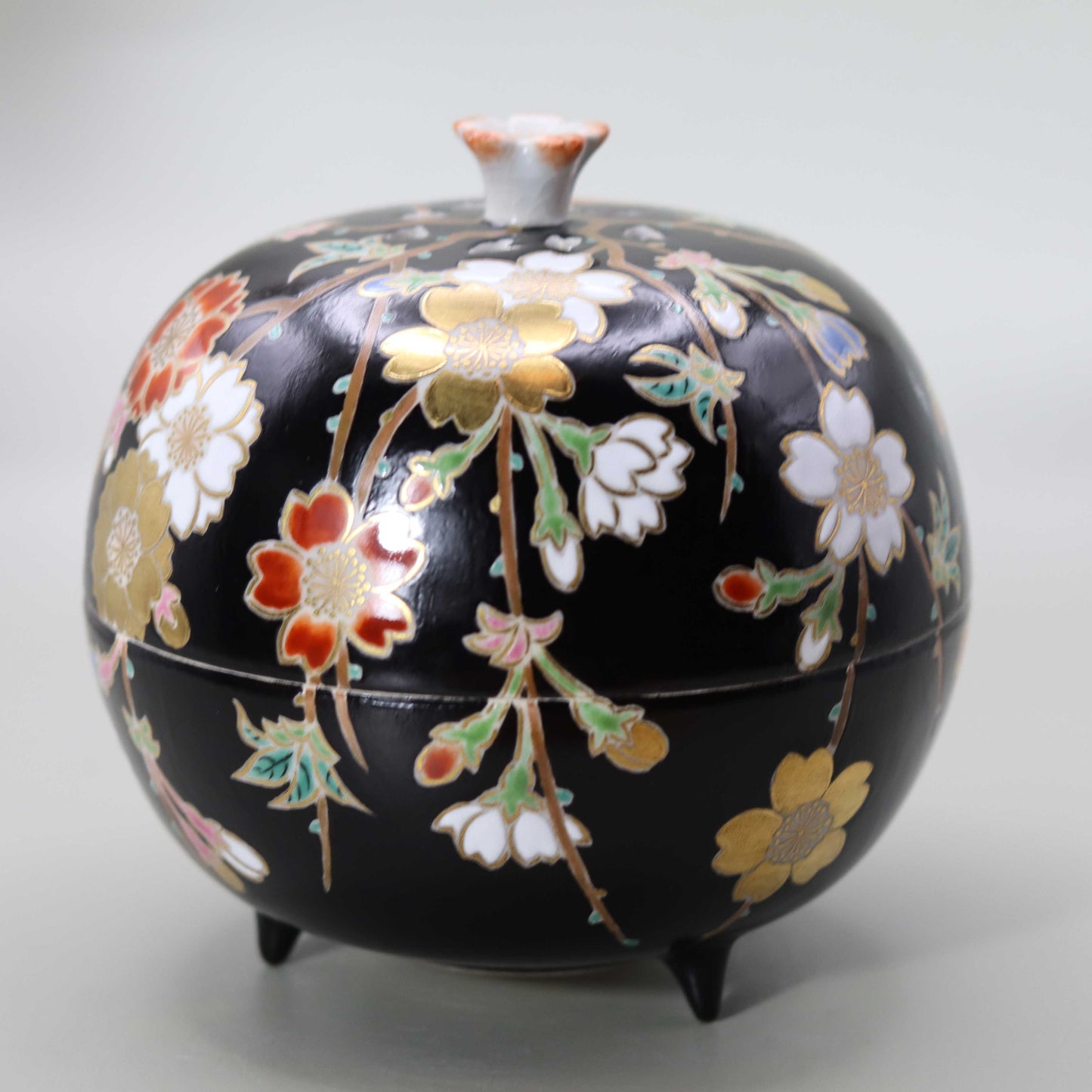 34-color cloisonné incense burner by Miyagawa Kosai