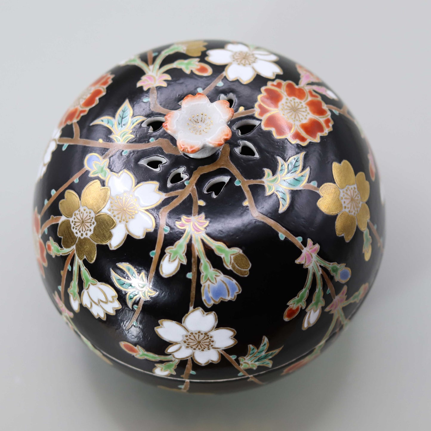 34-color cloisonné incense burner by Miyagawa Kosai