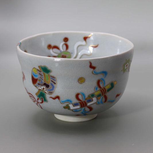 4 Straw ash glaze tea bowl with a picture of treasures by Kosai Miyagawa