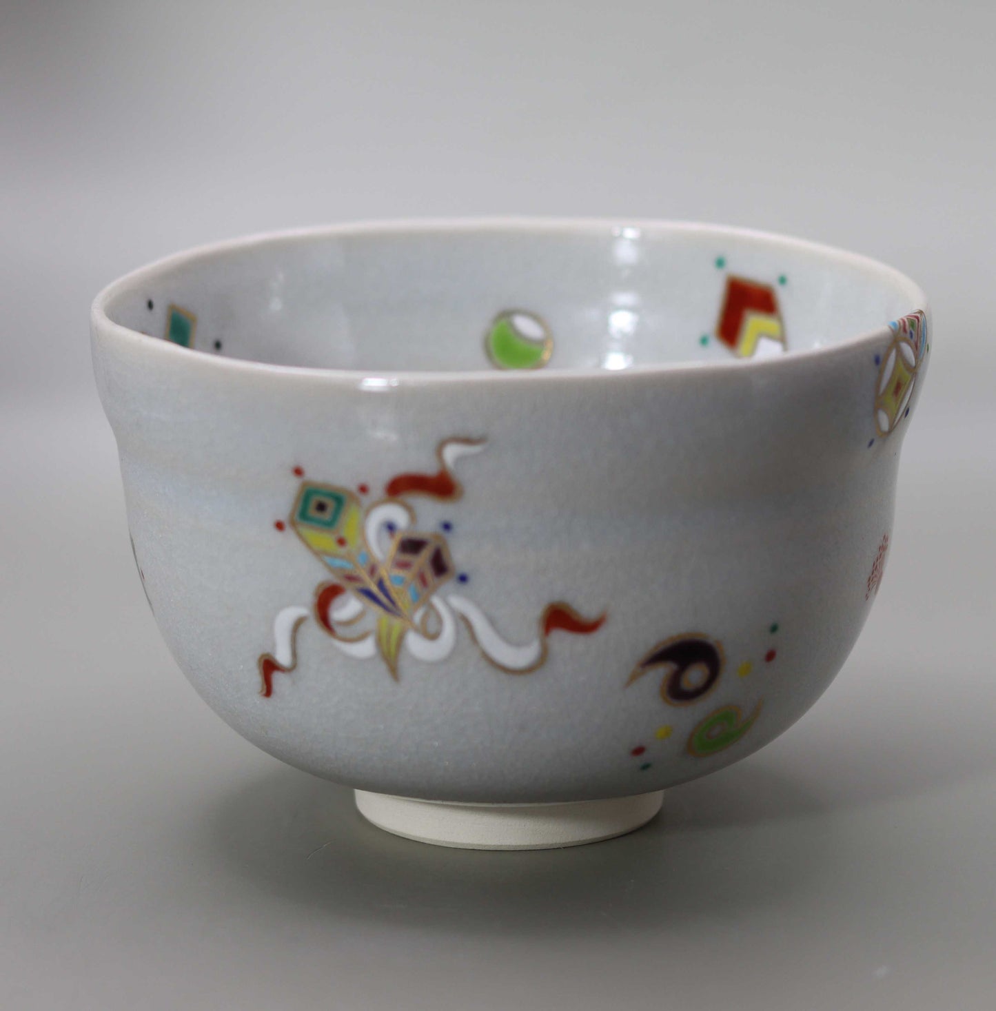 4 Straw ash glaze tea bowl with a picture of treasures by Kosai Miyagawa