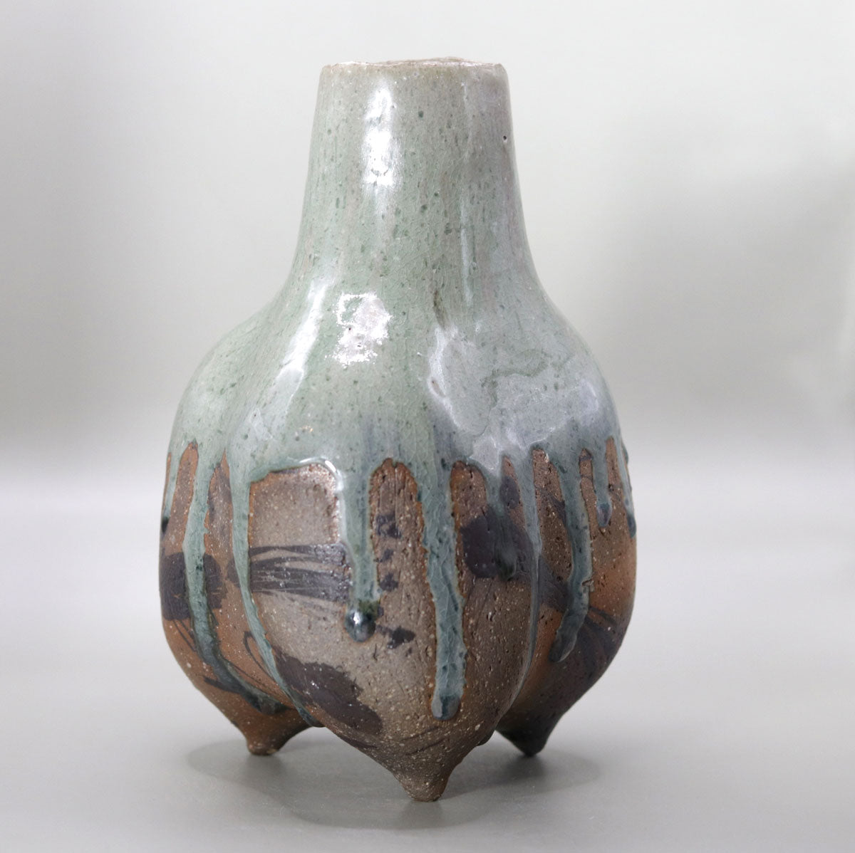 Ash-glazed three-legged vase by Shin Fujihira