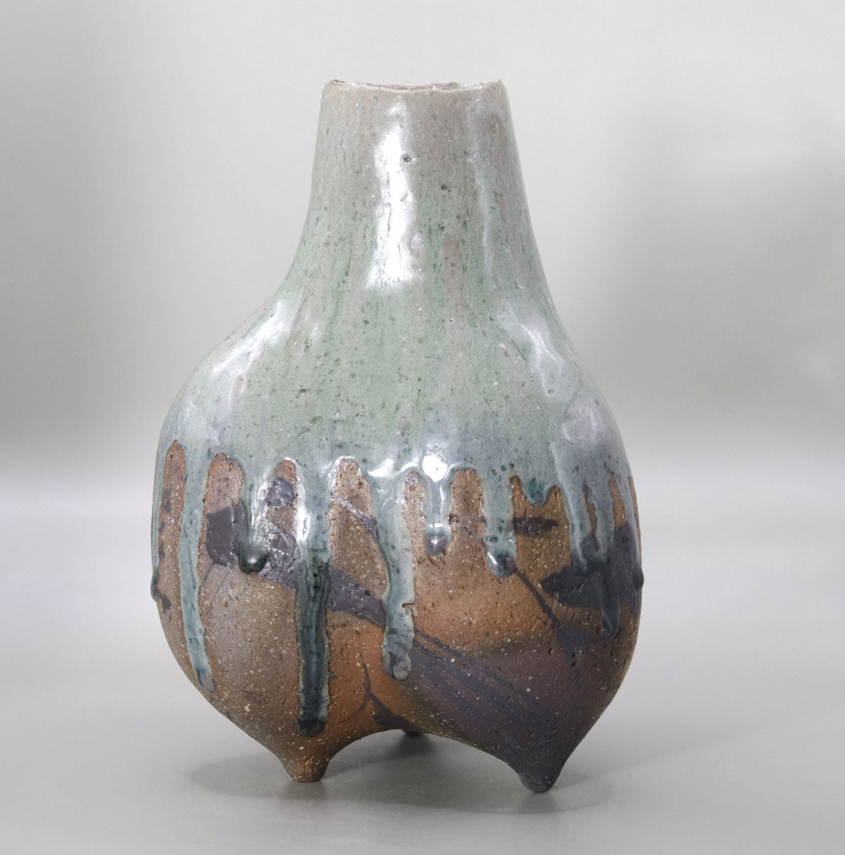 Ash-glazed three-legged vase by Shin Fujihira