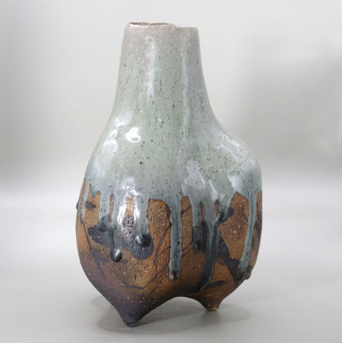 Ash-glazed three-legged vase by Shin Fujihira