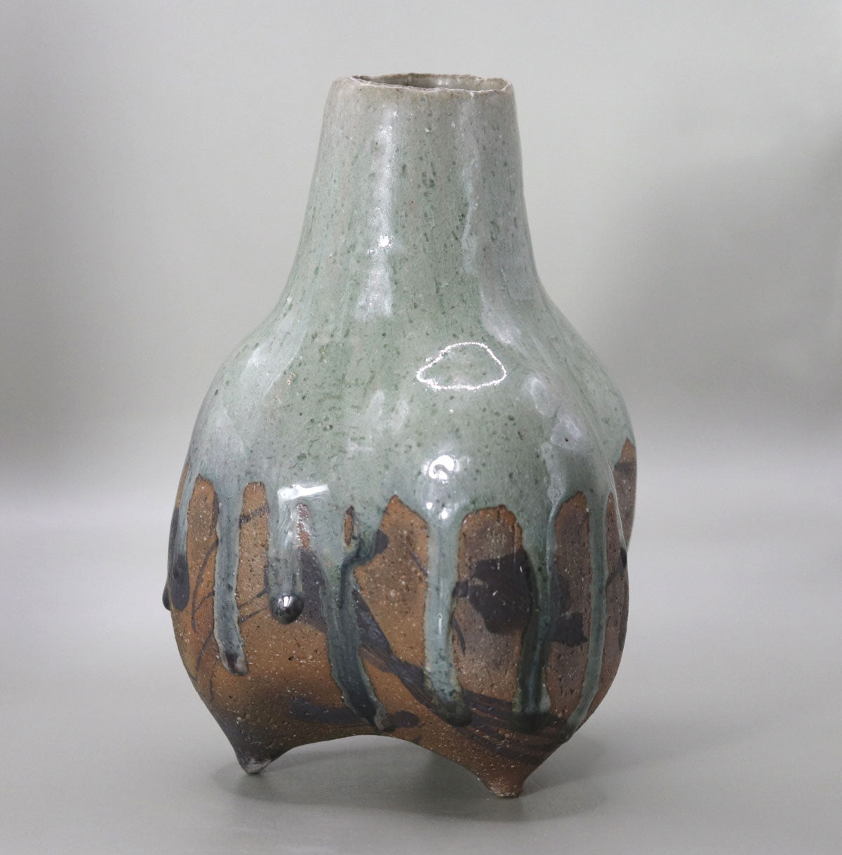 Ash-glazed three-legged vase by Shin Fujihira