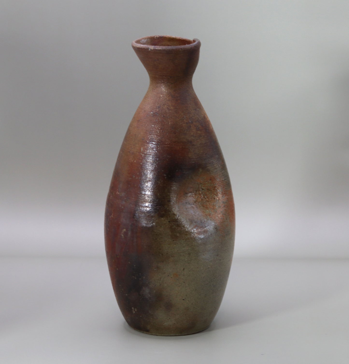 Akadobe kiln-changed 5-go sake cup by Seiichi Onishi