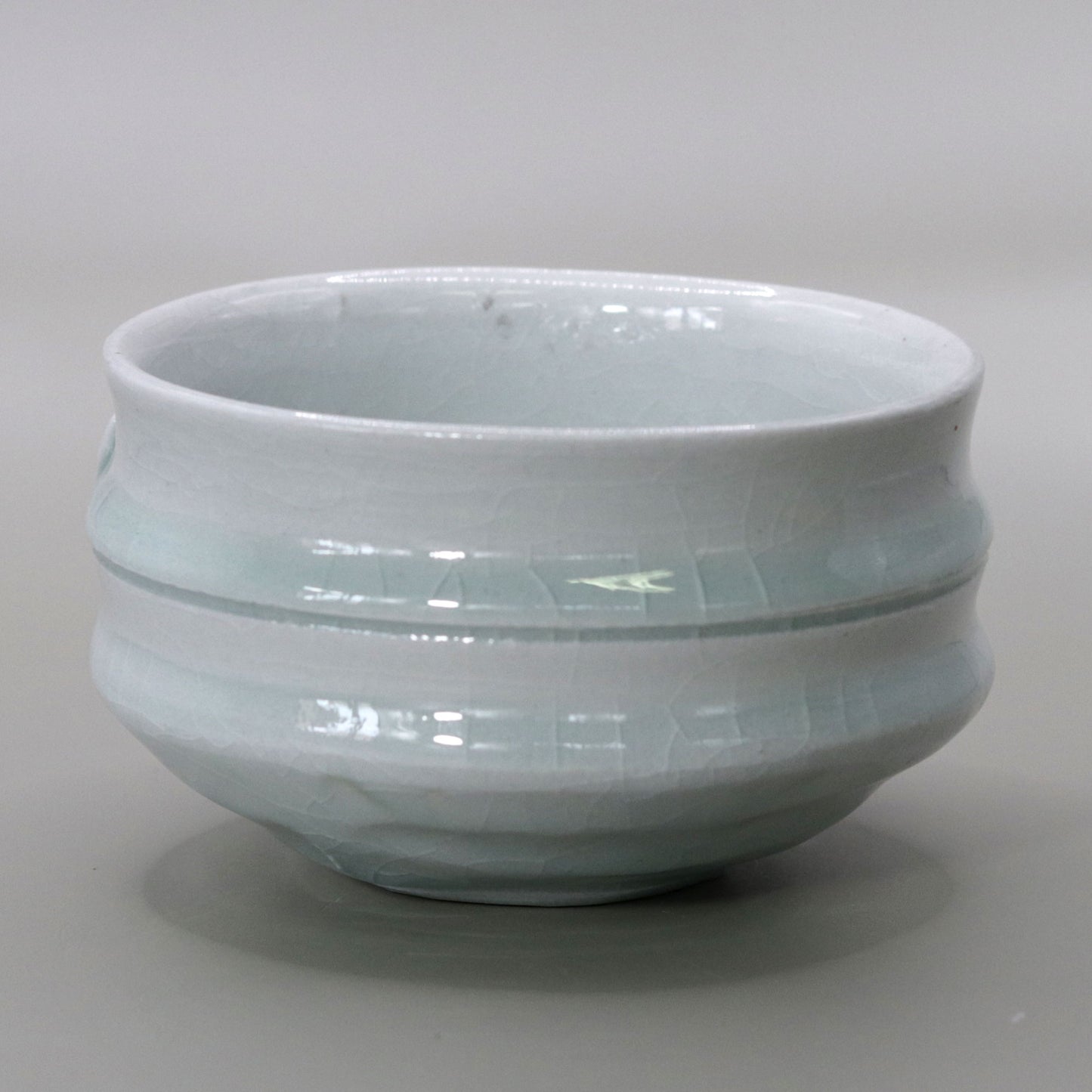 Ash-glazed bamboo tea bowl by Rakusai Onishi