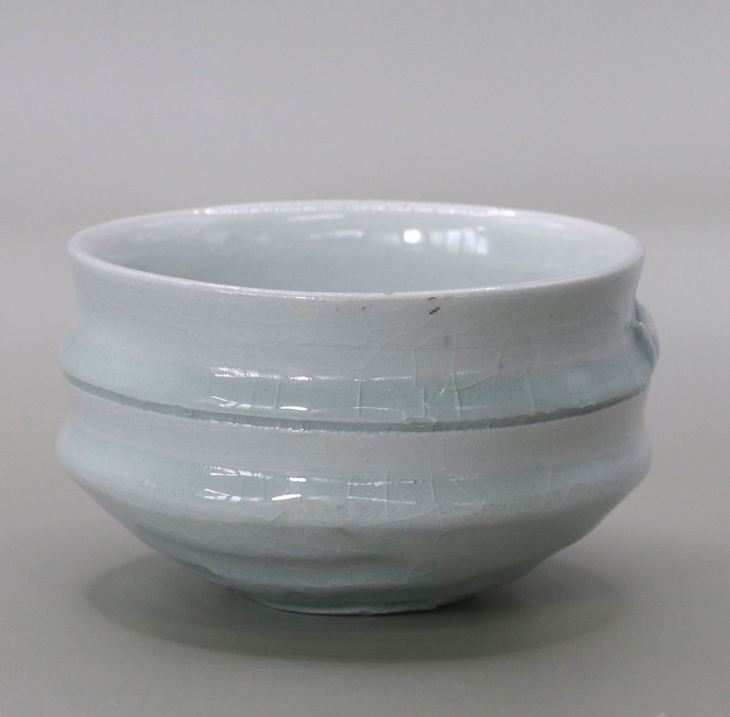 Ash-glazed bamboo tea bowl by Rakusai Onishi