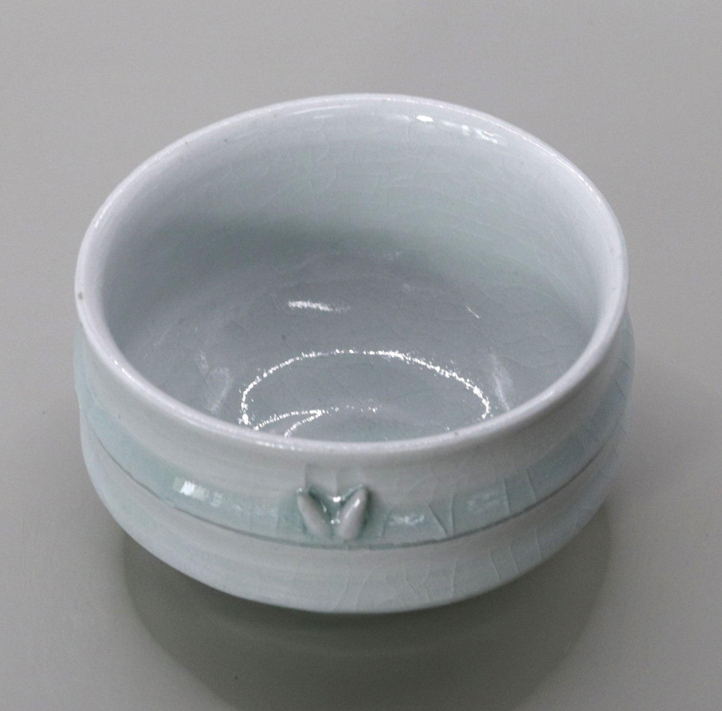 Ash-glazed bamboo tea bowl by Rakusai Onishi