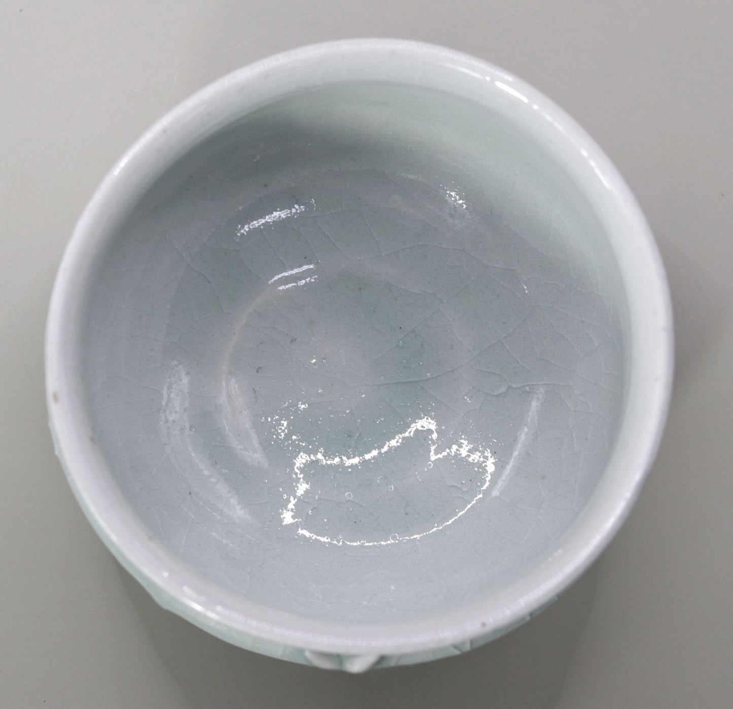 Ash-glazed bamboo tea bowl by Rakusai Onishi