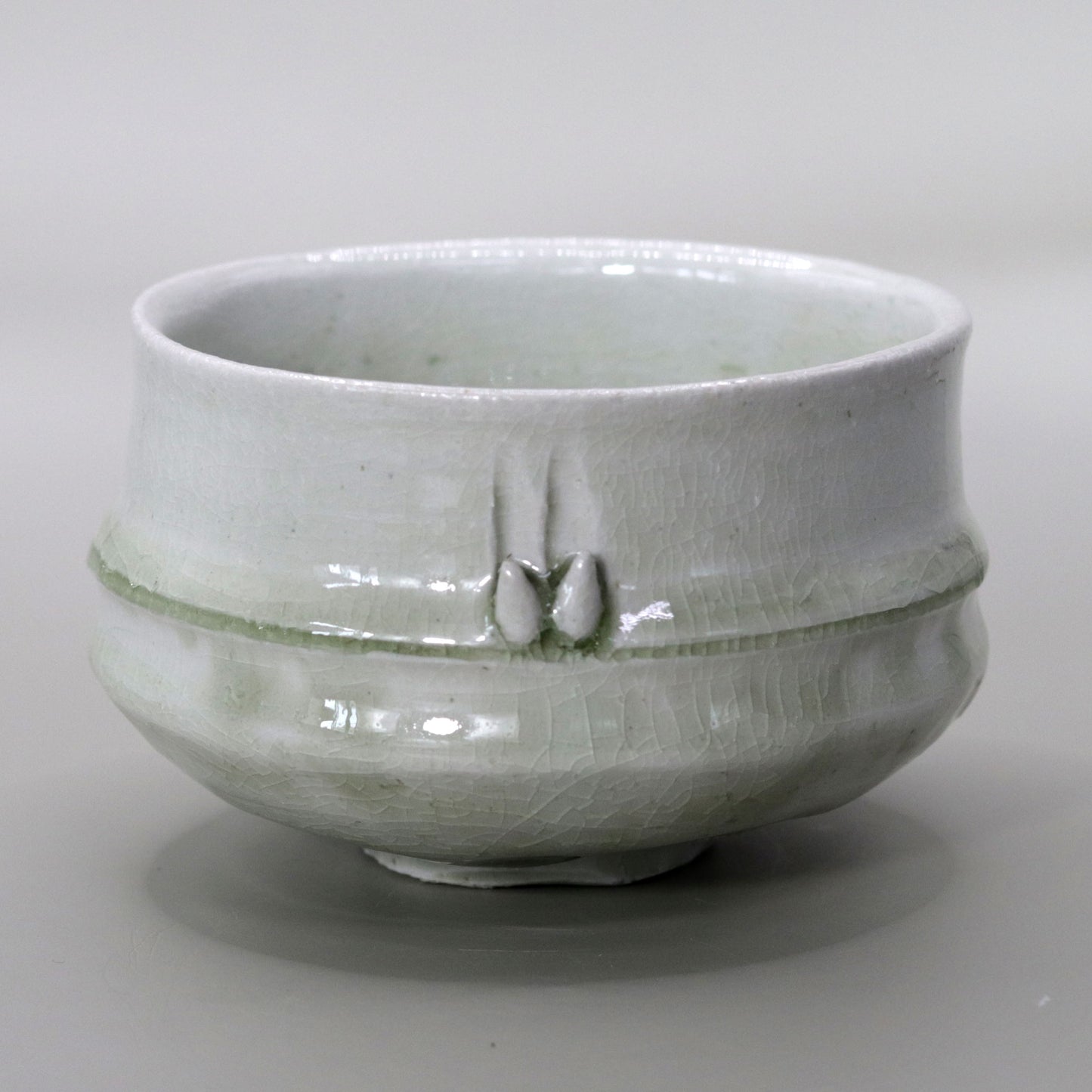 Ash-glazed bamboo tea bowl by Rakusai Onishi